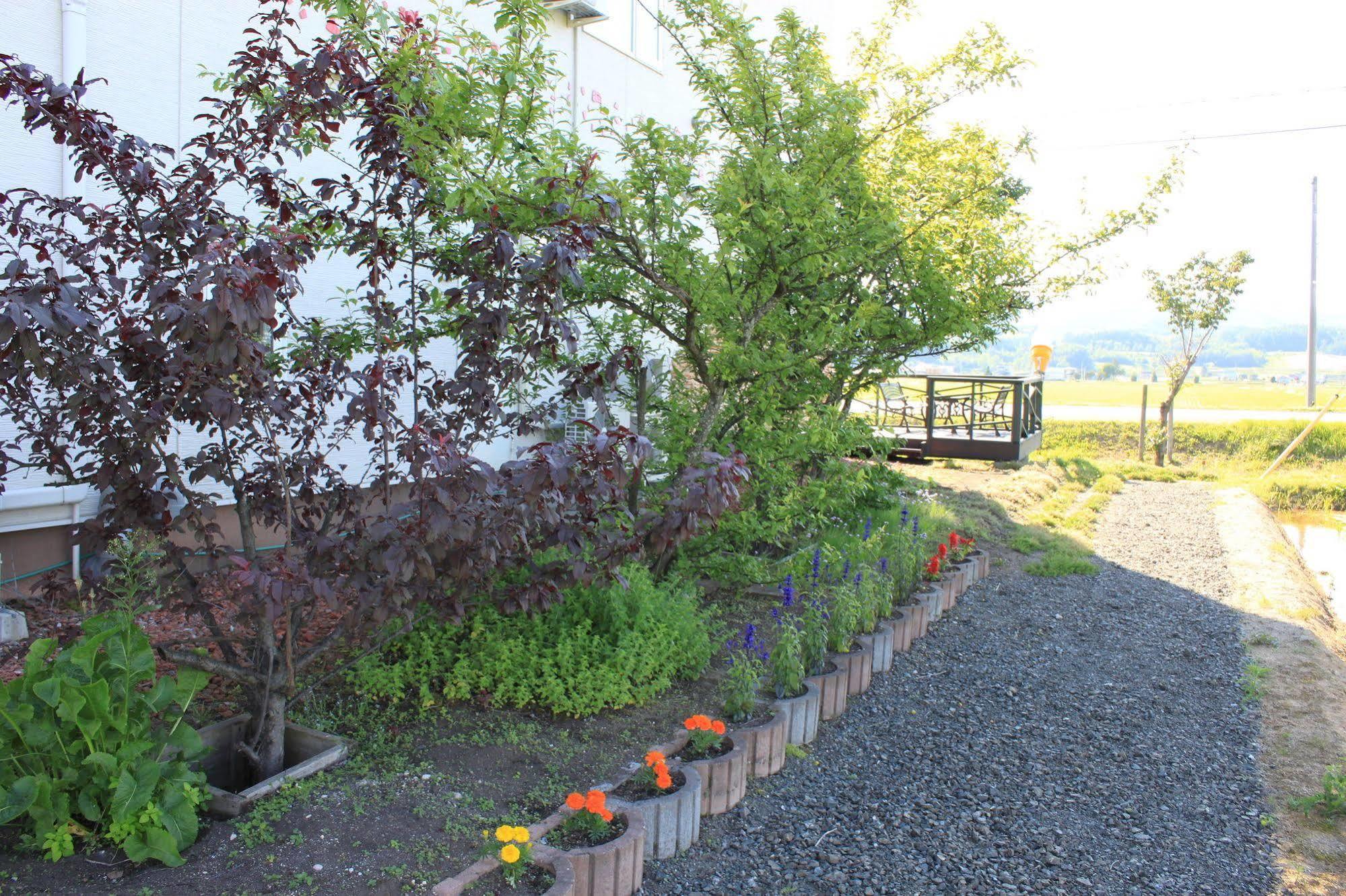 Petit Hotel Blanc Fleur Nakafurano Eksteriør billede